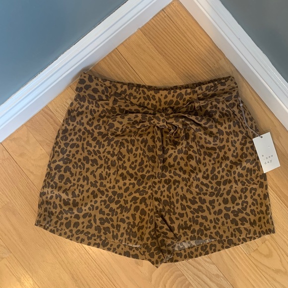 a new day Pants - A New Day women’s paper bag leopard shorts medium